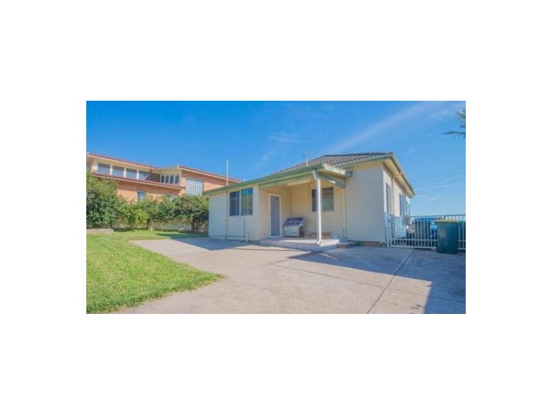 6 Eleebana Road, Eleebana NSW 2282