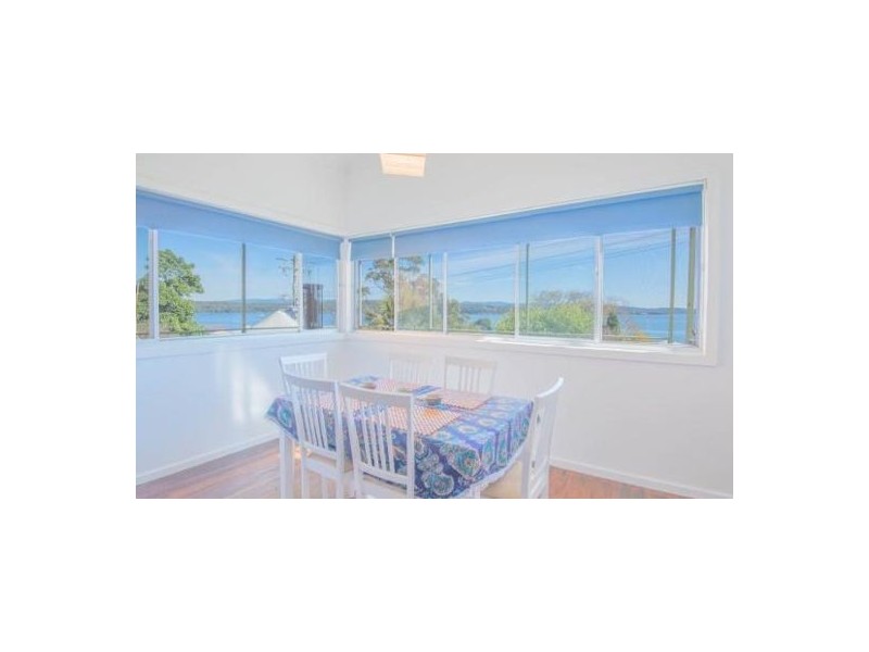 6 Eleebana Road, Eleebana NSW 2282