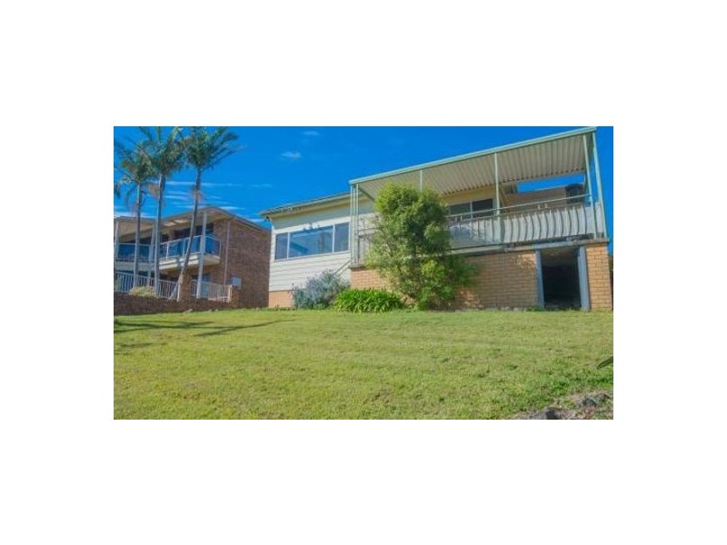 6 Eleebana Road, Eleebana NSW 2282