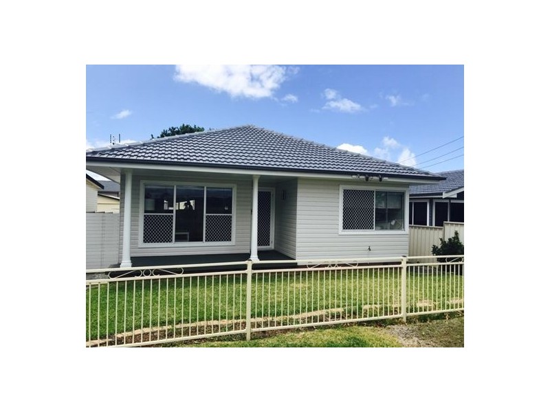 8 Elsdon Street, Redhead NSW 2290