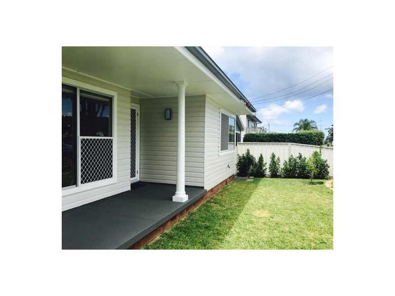 8 Elsdon Street, Redhead NSW 2290