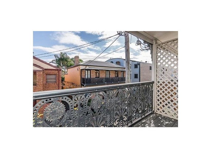 77 Railway Street, Cooks Hill NSW 2300