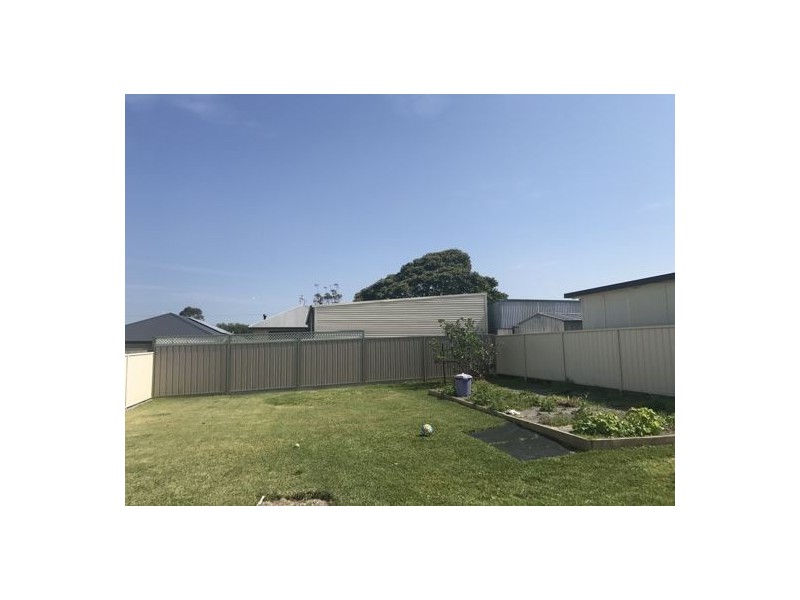 9 Henry Street, Belmont NSW 2280