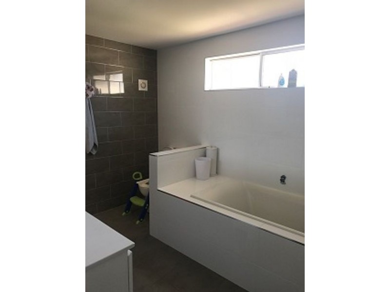 31 Pearce  Avenue, Belmont NSW 2280