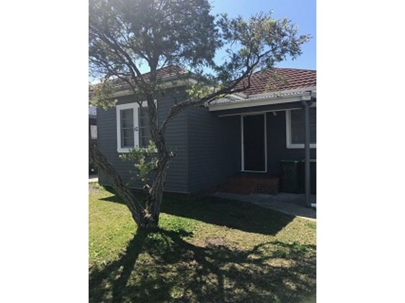 10 Lees St, Charlestown NSW 2290