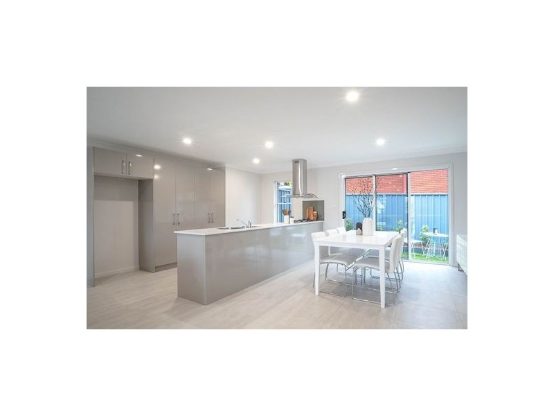 2-2 Dilkera Avenue, Valentine NSW 2280