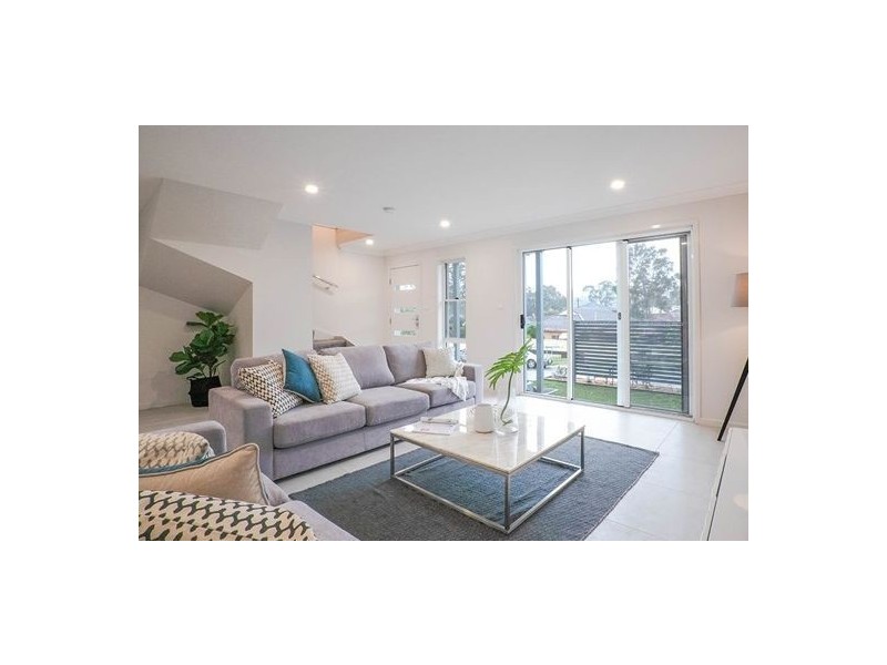 2-2 Dilkera Avenue, Valentine NSW 2280