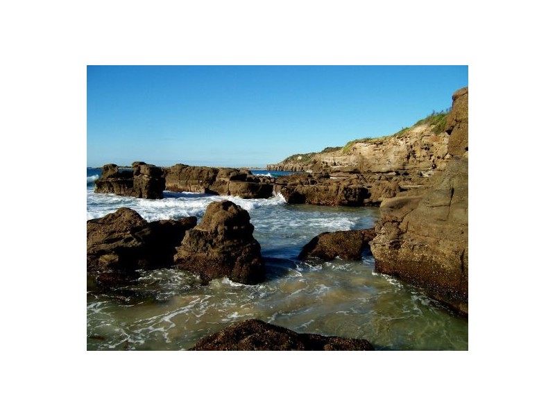 152b Caves Beach Rd, Caves Beach NSW 2281