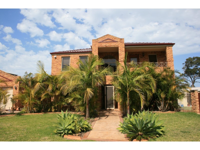 15  The Shores Way, Belmont NSW 2280