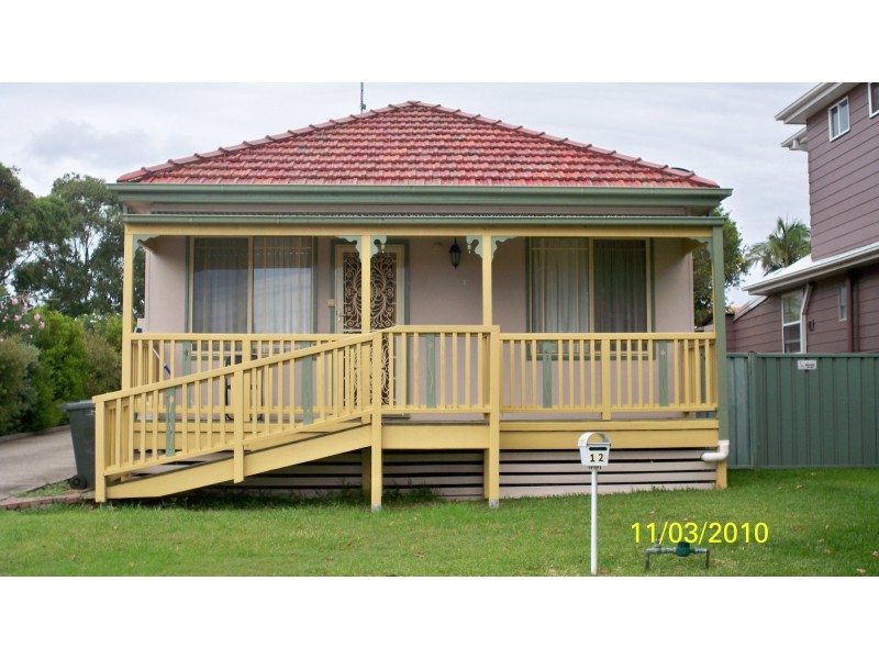 12 Redrose ave, Belmont NSW 2280