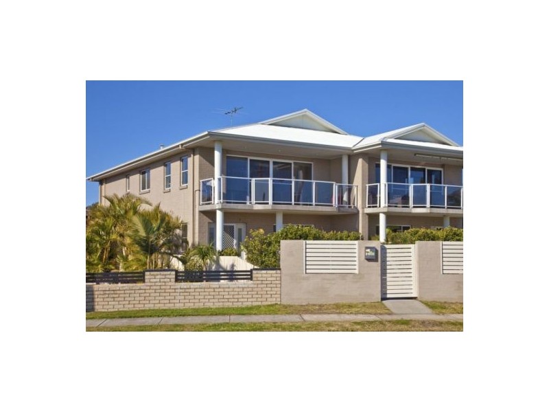 1/166A Fullerton street, Stockton NSW 2295