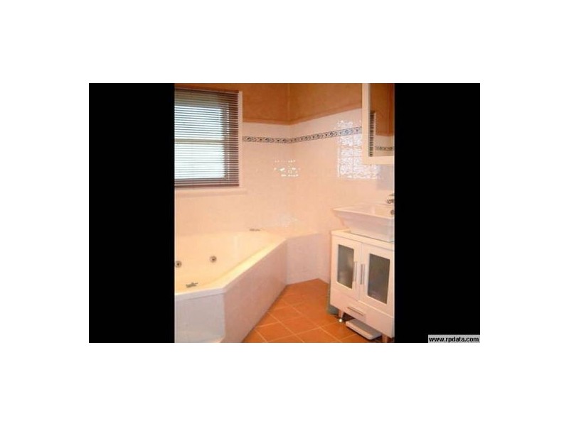 2 Redrose avenue, Belmont NSW 2280