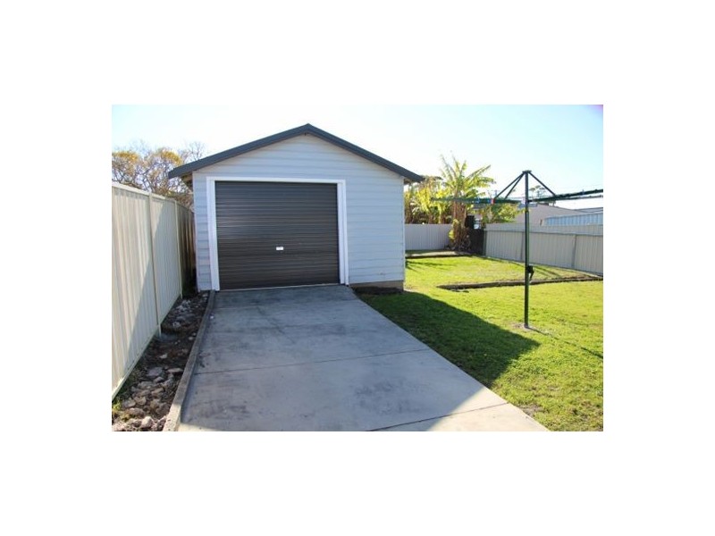 3 Evans Street, Belmont NSW 2280