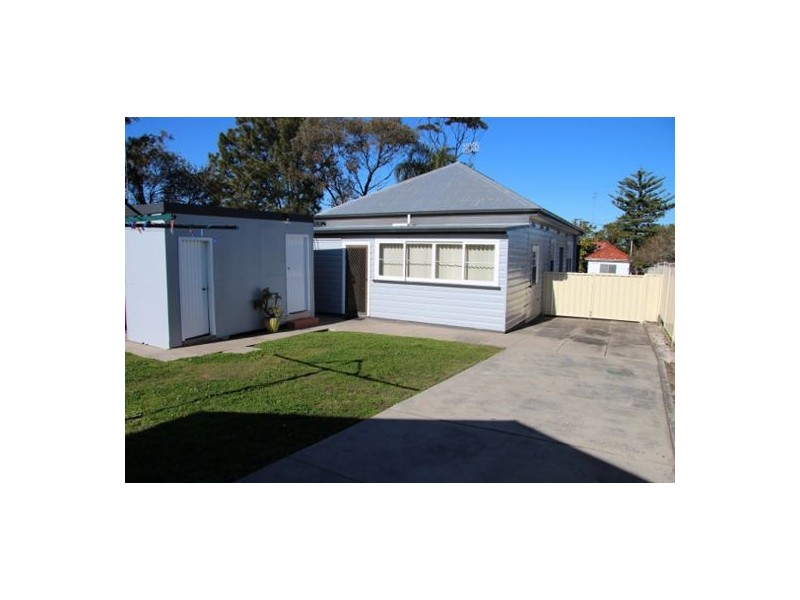 3 Evans Street, Belmont NSW 2280