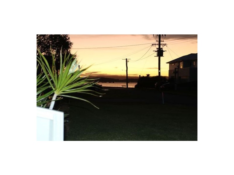 11 Thompson Street, Belmont South NSW 2280