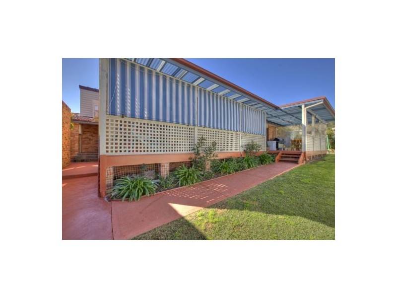 16 Trafalgar Cres, Valentine NSW 2280