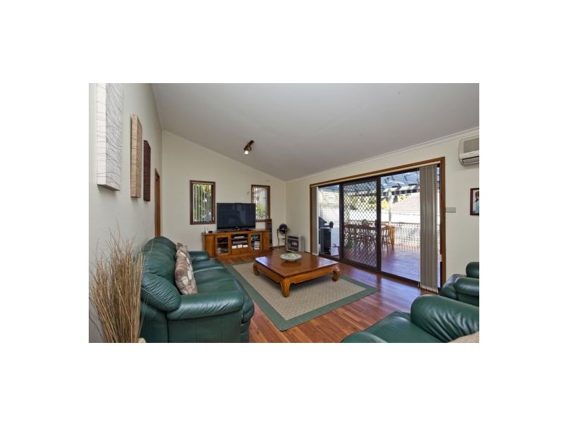 16 Trafalgar Cres, Valentine NSW 2280