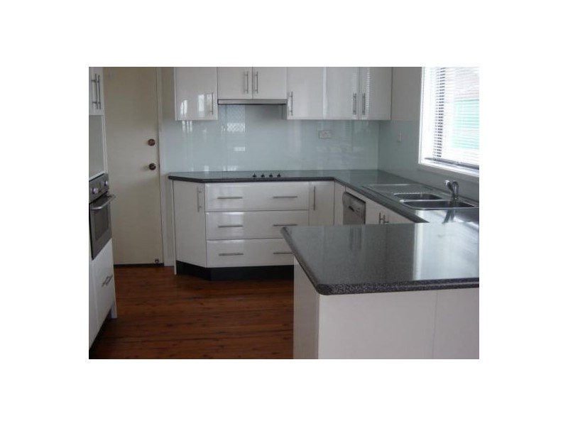 8 Winterlake Road, Warners Bay NSW 2282