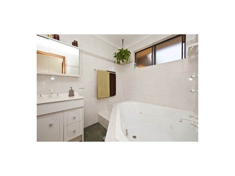 16 Pinaroo Close, Belmont North NSW 2280