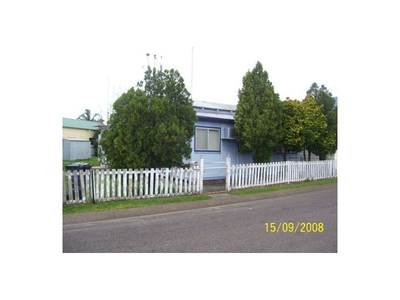 2 Marks Pde, Marks Point NSW 2280