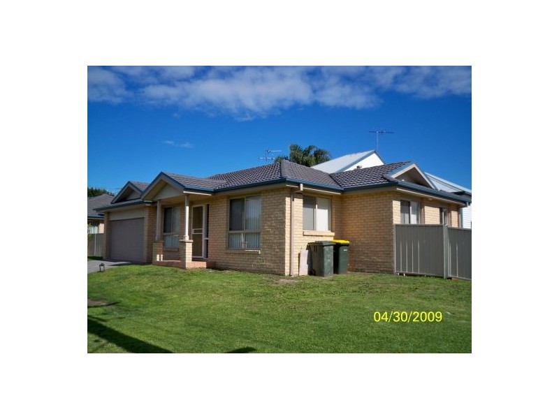 1/2 Turner St, Belmont NSW 2280