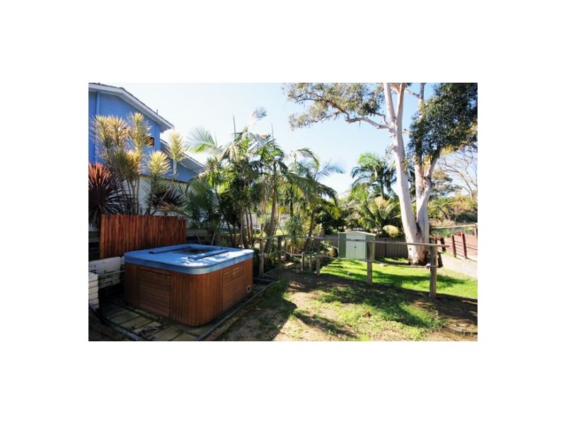 36 Kananook Crescent, Belmont North NSW 2280