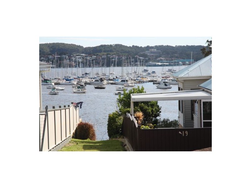 15 Bellevue Road, Belmont NSW 2280