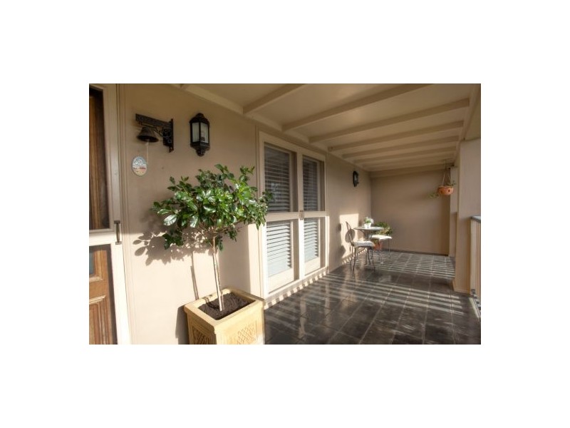 42 Lurnea Crescent, Valentine NSW 2280