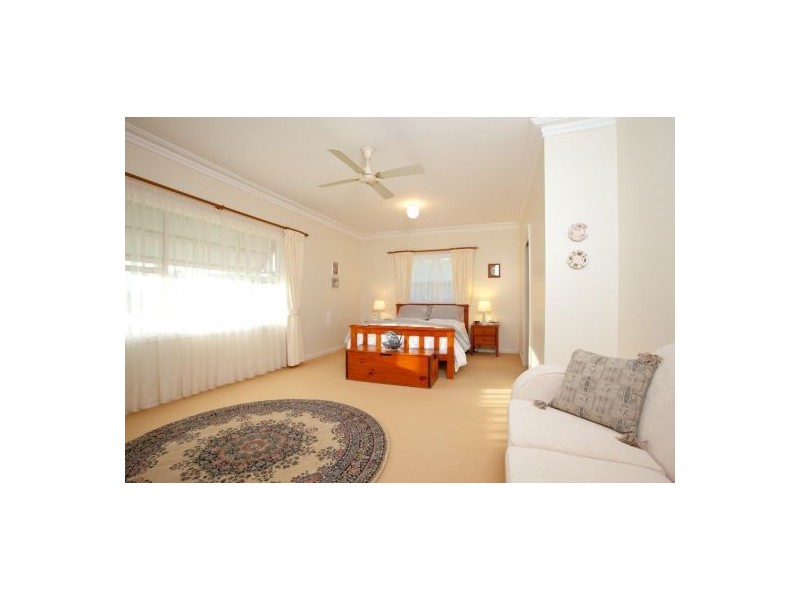 42 Lurnea Crescent, Valentine NSW 2280