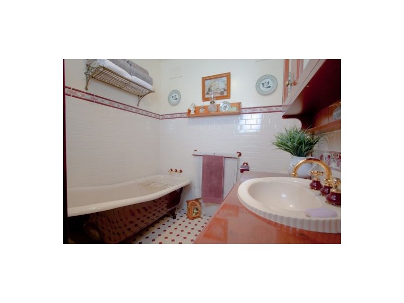 42 Lurnea Crescent, Valentine NSW 2280