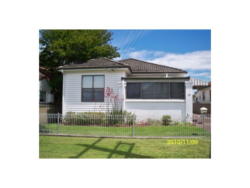 39 Albert Street, Belmont NSW 2280