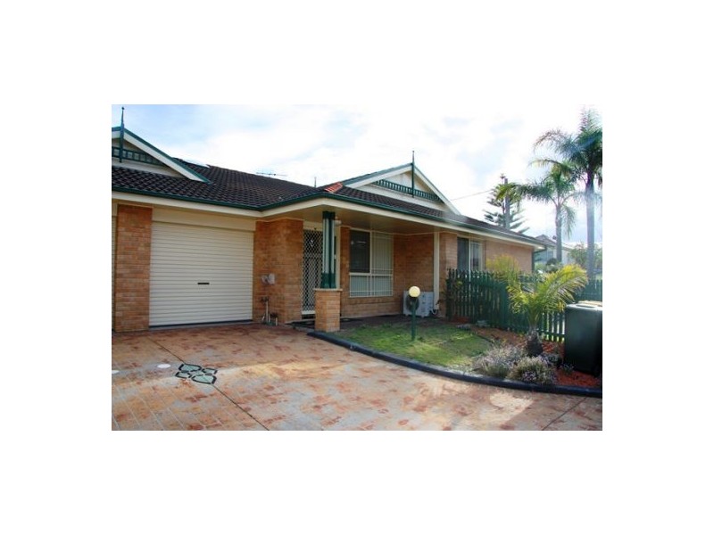 2/14 Hall Street, Belmont NSW 2280