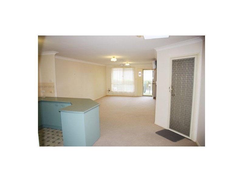 2/14 Hall Street, Belmont NSW 2280