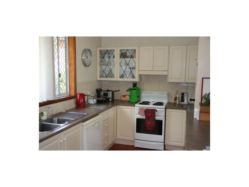 42 Andrew Road, Valentine NSW 2280