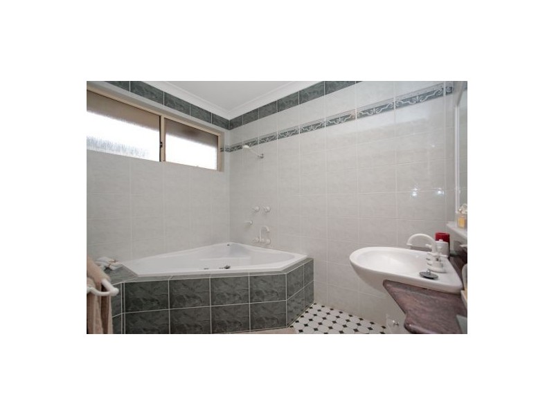 2 Garrawilla Crescent, Dudley NSW 2290