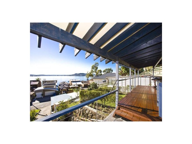 5 Eleebana Road, Eleebana NSW 2282