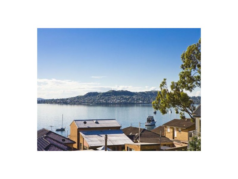 5 Eleebana Road, Eleebana NSW 2282