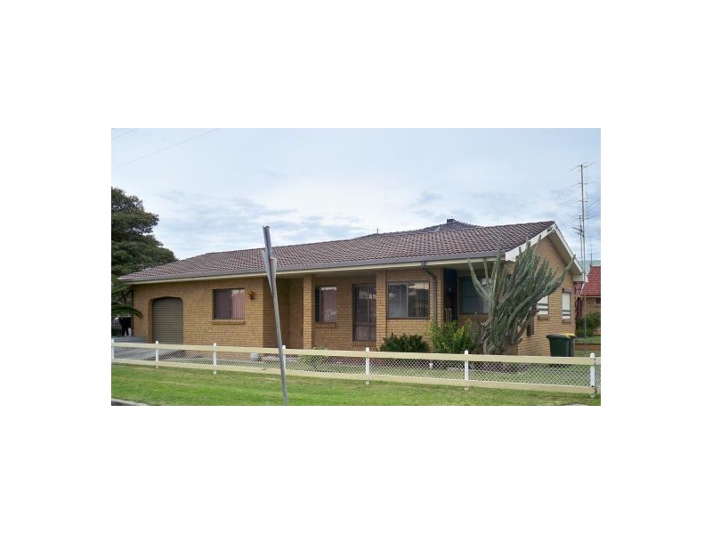 6 Marks Parade, Marks Point NSW 2280