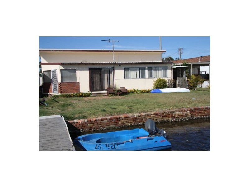 23 Marks Parade, Marks Point NSW 2280