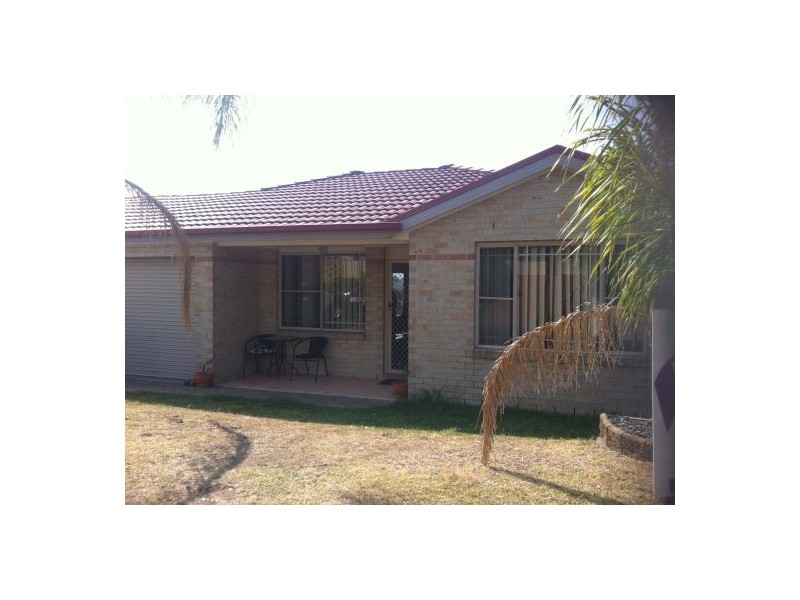 1-2 Hillview Crescent, Macquarie Hills NSW 2285