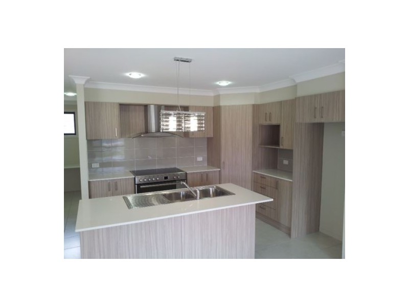 5 Furness Place, Cameron Park NSW 2285