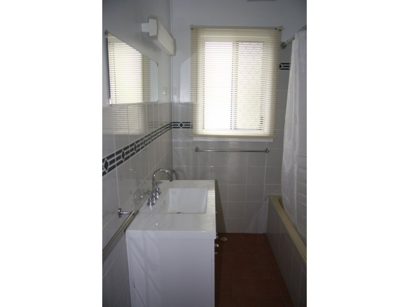 18 Beach Street, Belmont South NSW 2280