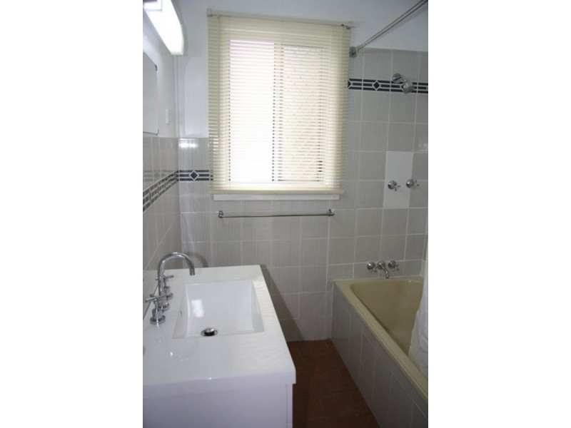 18 Beach Street, Belmont South NSW 2280