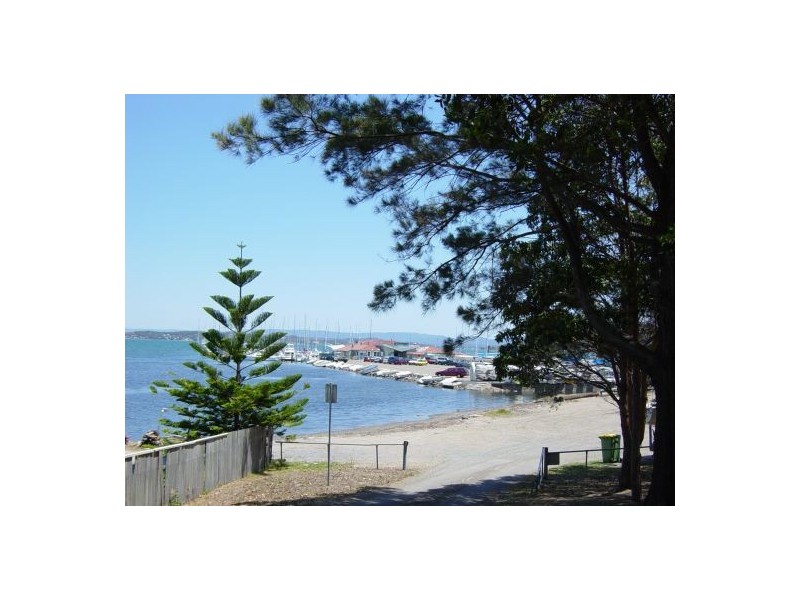 76 Ross Street, Belmont NSW 2280