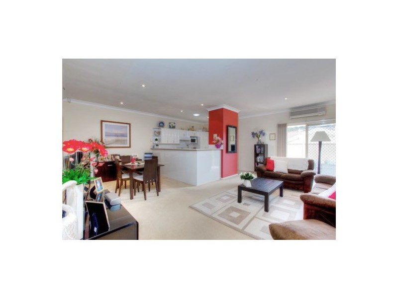 4 Sabot Close, Belmont NSW 2280