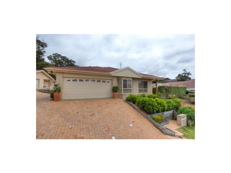 4 Sabot Close, Belmont NSW 2280