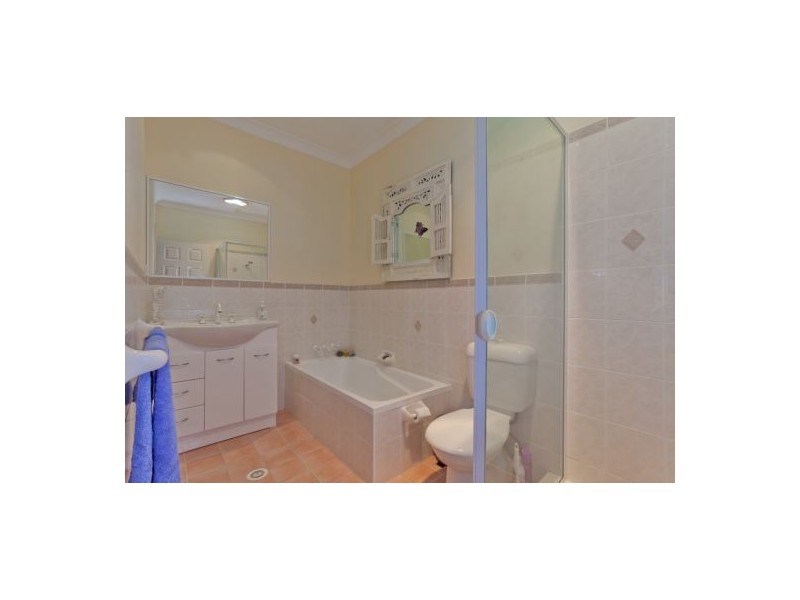 4 Sabot Close, Belmont NSW 2280