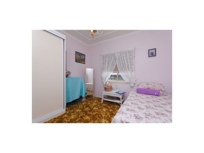 14 Villa Road, Waratah West NSW 2298