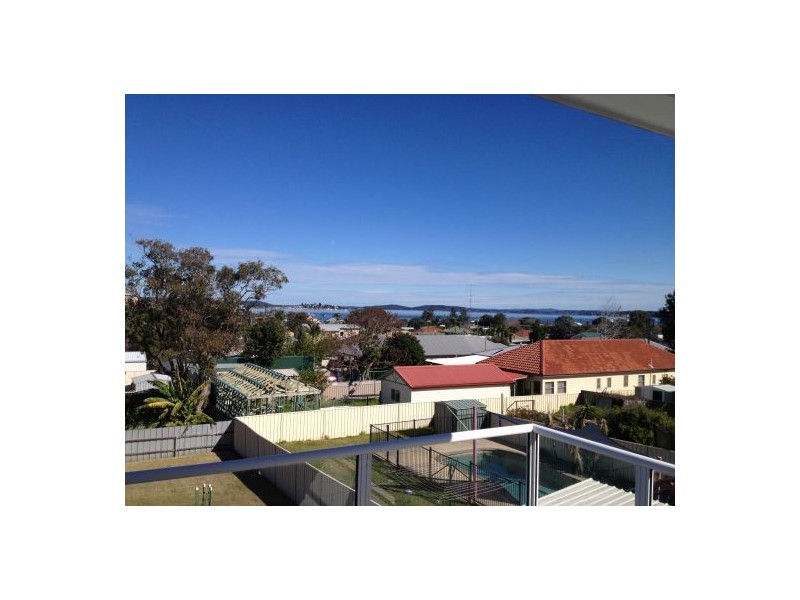 18 Evans Street, Belmont NSW 2280