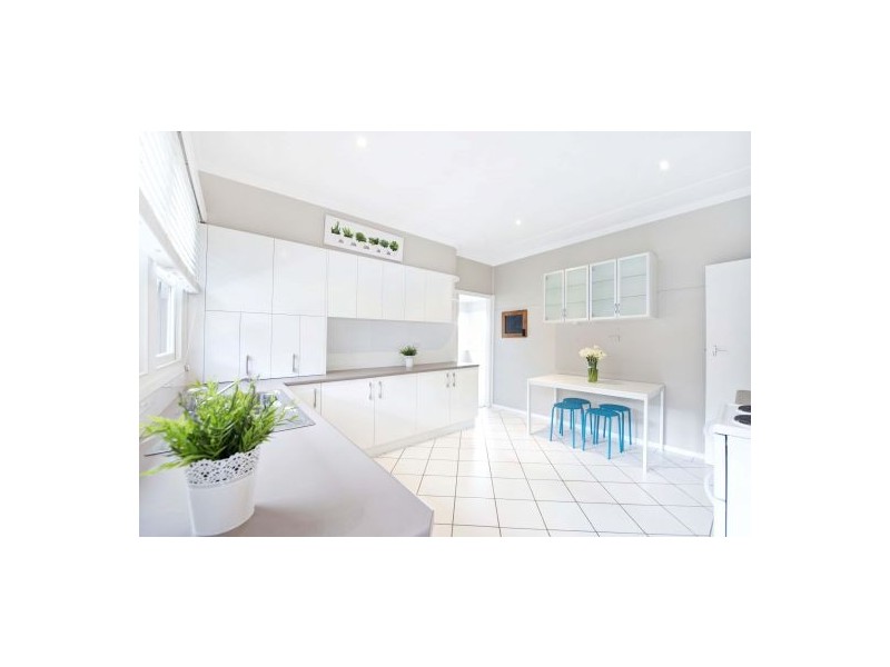 352 The Esplanade, Speers Point NSW 2284